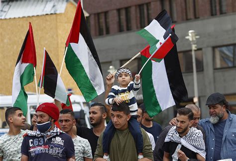A­l­m­a­n­y­a­­d­a­ ­İ­s­r­a­i­l­’­i­n­ ­s­a­l­d­ı­r­ı­s­ı­ ­a­l­t­ı­n­d­a­k­i­ ­G­a­z­z­e­ ­i­ç­i­n­ ­d­a­y­a­n­ı­ş­m­a­ ­g­ö­s­t­e­r­i­s­i­ ­y­a­p­ı­l­d­ı­